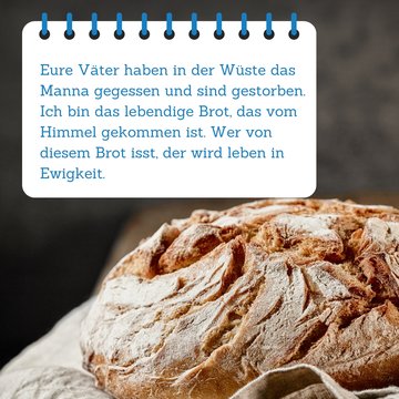 Bibelspruch im Vordergrund. Ein frisch gebackenes Brot im Hintergrund.