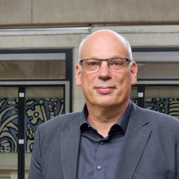 Das Bild zeigt Ralph Hartmann