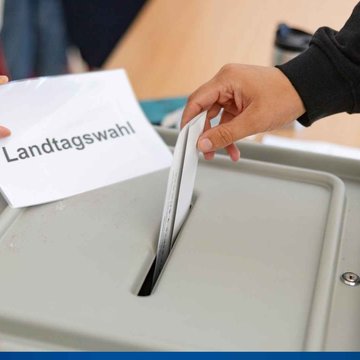 Die Aufnahme zeigt ein Wahllokal in Magdeburg.