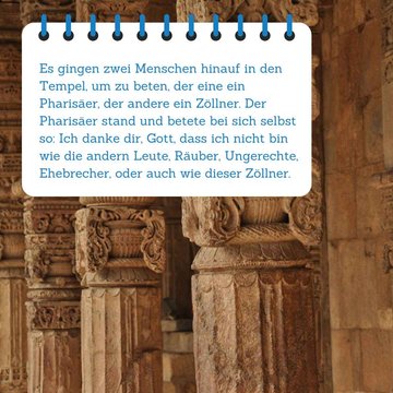 Bibelspruch im Vordergrund. Im Hintergrund sind alte Säulen zu sehen.