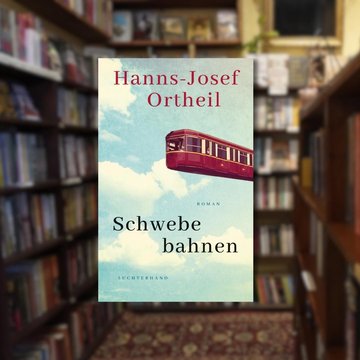 Buchcover: „Schwebebahnen“ von Hanns-Josef Ortheil im Vordergrund. Im Hintergrund ist ein alter Buchladen zu sehen.