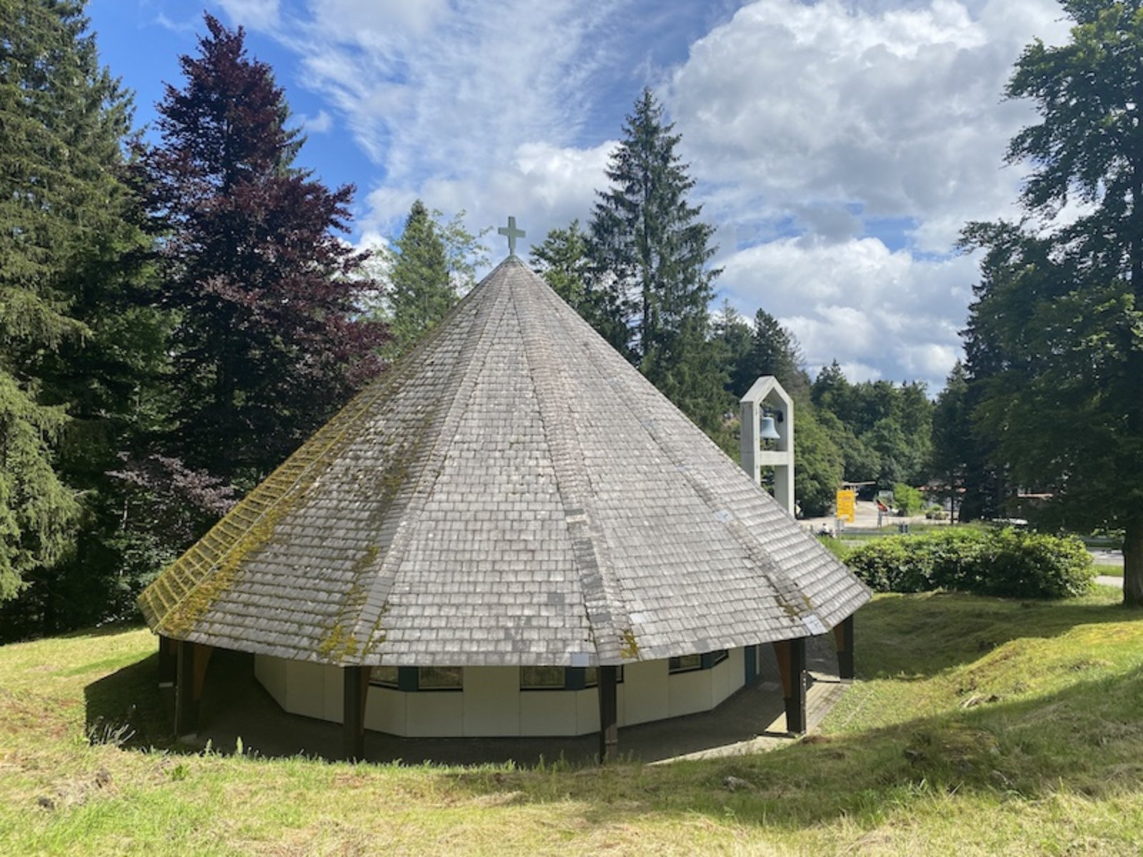 runde Kapelle in der Natur