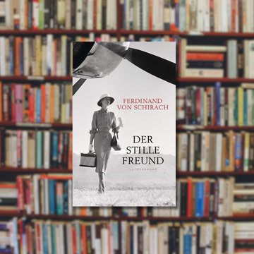 Buchtipp: „Der stille Freund“ im Vordergrund. Im Hintergrund ist ein Bücherregal zu sehen.