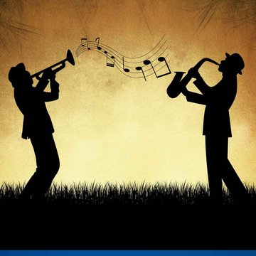 Zwei Silhouetten von Personen, die Trompete und Saxophon spielen sind auf einem goldenen Hintergrund zu sehen. Sie stehen auf einer schwarzen Wiese.