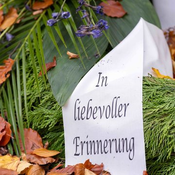Grab im Herbst