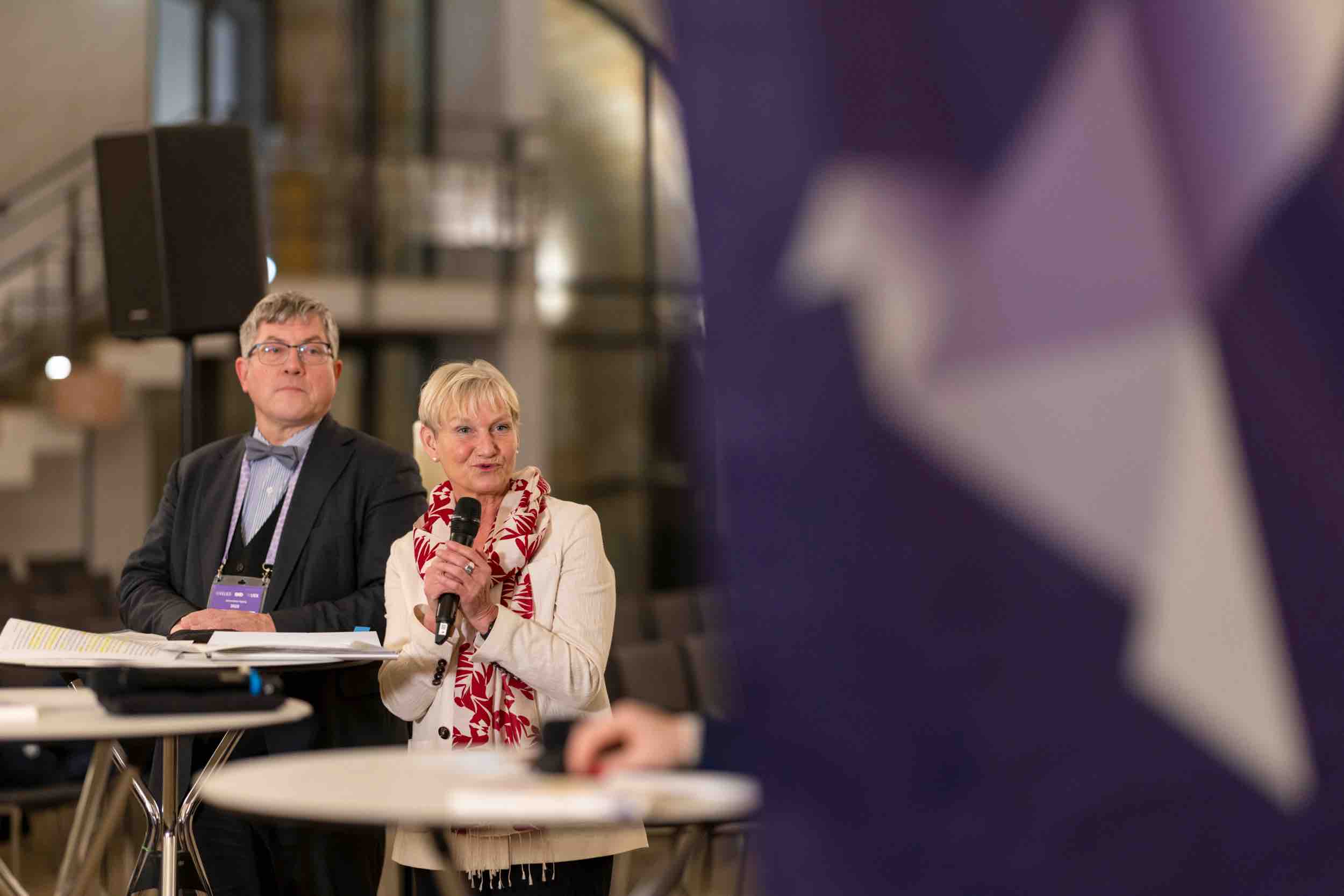Friedrich Kramer, Landesbischof der Evangelischen Kirche in Mitteldeutschland und Friedensbeauftragter der EKD (li.) und Kirsten Fehrs, Ratsvorsitzende der EKD und Bischoefin im Sprengel Hamburg und Luebeck (re.)