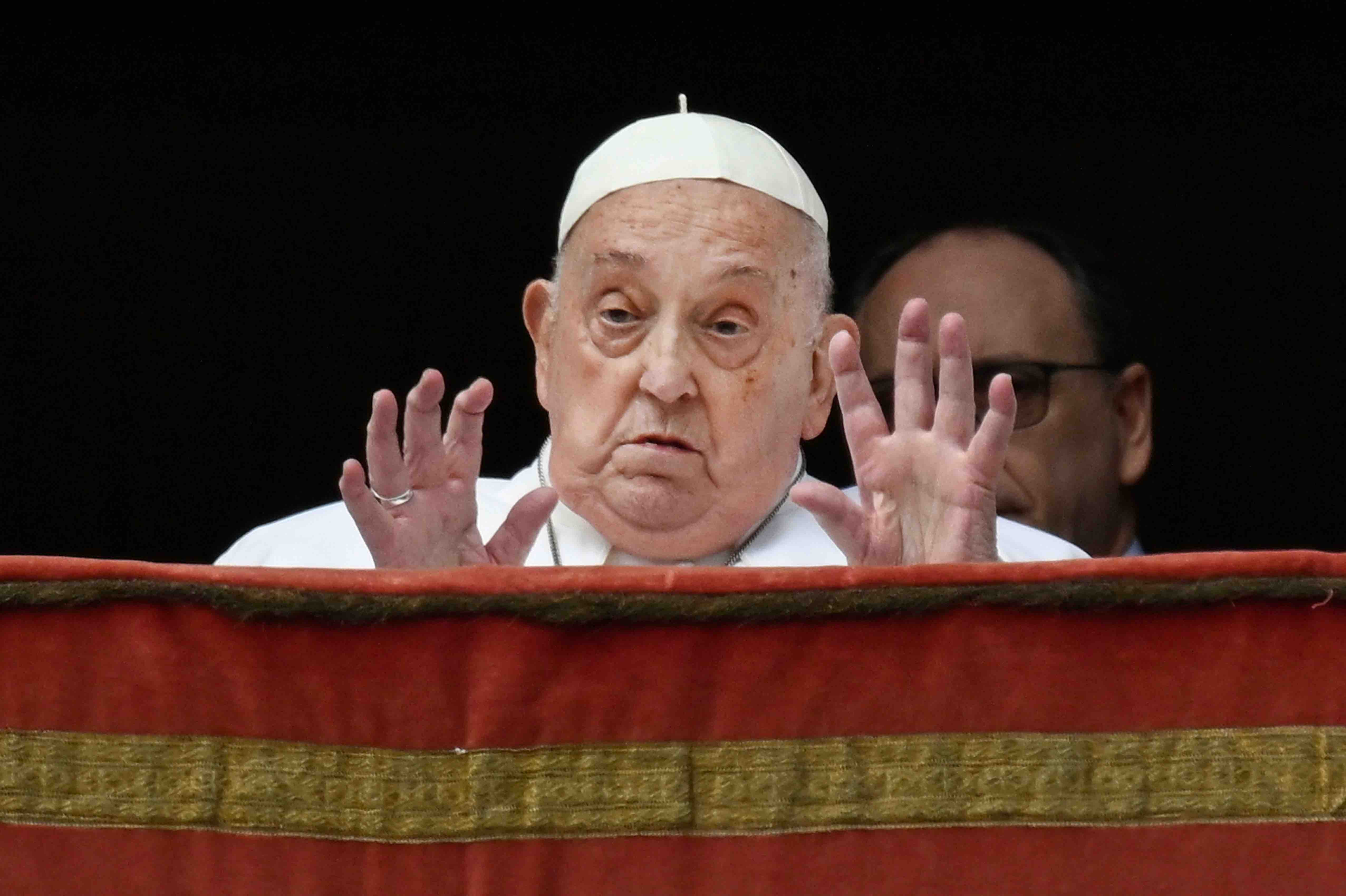 Papst Franziskus spendet den Ostersegen