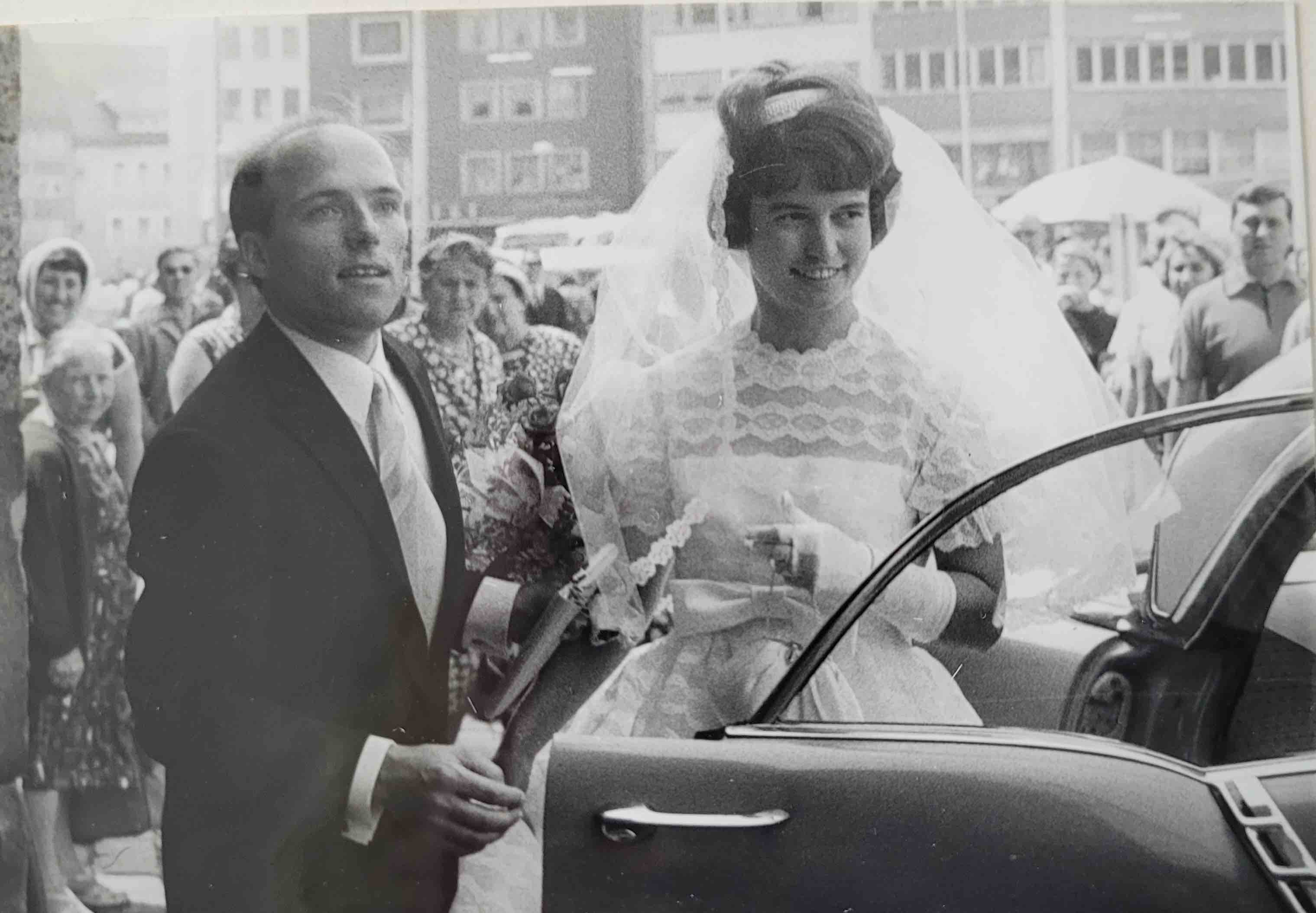 Ein Brautpaar in den 1960er Jahren